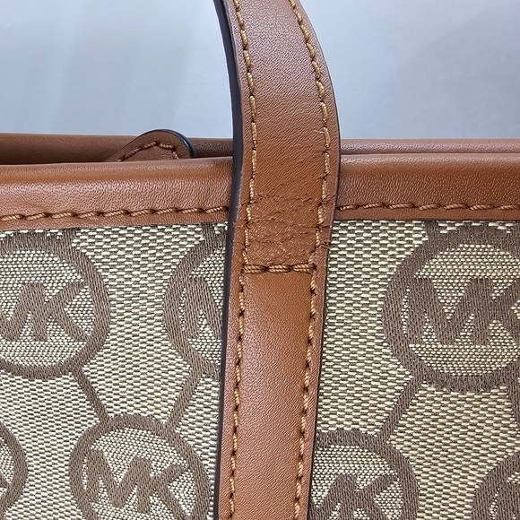 ❌️Sold❌️ Michael Kors Montauk Signature Tote Bag - Picture 14 of 15